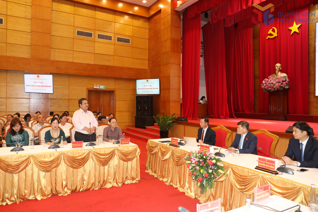 Đại diện doanh nghiệp phát biểu, thảo luận, trao đổi trực tiếp với các đồng chí lãnh đạo UBND tỉnh. Đại diện doanh nghiệp phát biểu, thảo luận, trao đổi trực tiếp với các đồng chí lãnh đạo UBND tỉnh.