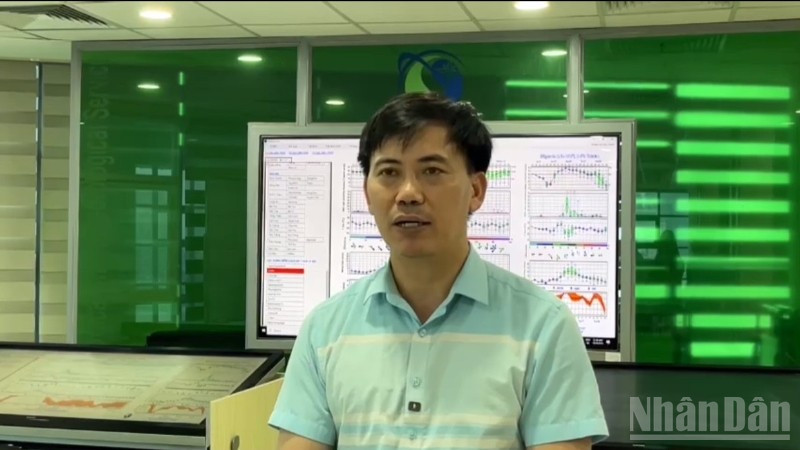 Chuyên gia cảnh báo: Hoàn lưu bão số 11 khá rộng, có thể gây dông, lốc trước khi đổ bộ