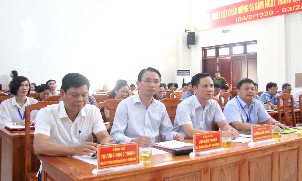 Các đại biểu dự hội nghị. Các đại biểu dự hội nghị.