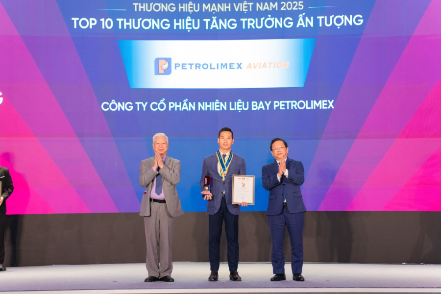 Petrolimex Aviation vinh dự được vinh danh Top 10 Thương hiệu tăng trưởng ấn tượng năm 2025