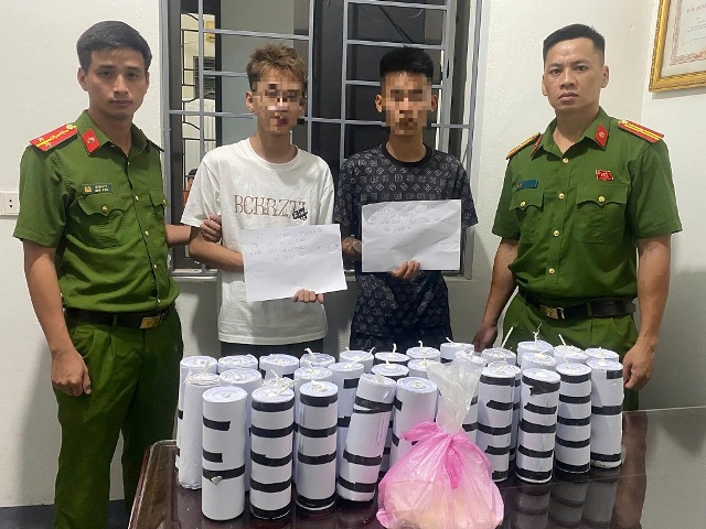 Nghệ An: Bắt giữ 2 đối tượng tự chế pháo nổ trái phép