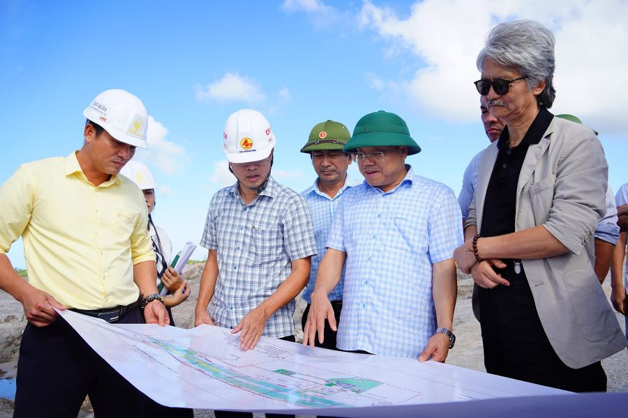 Phó Chủ tịch UBND tỉnh Quảng Trị Lê Đức Tiến kiểm tra Dự án Cảng hàng không.