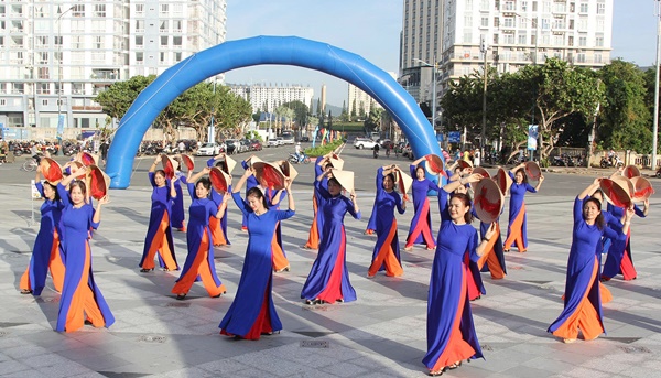 Hình ảnh dân vũ tại sự kiện