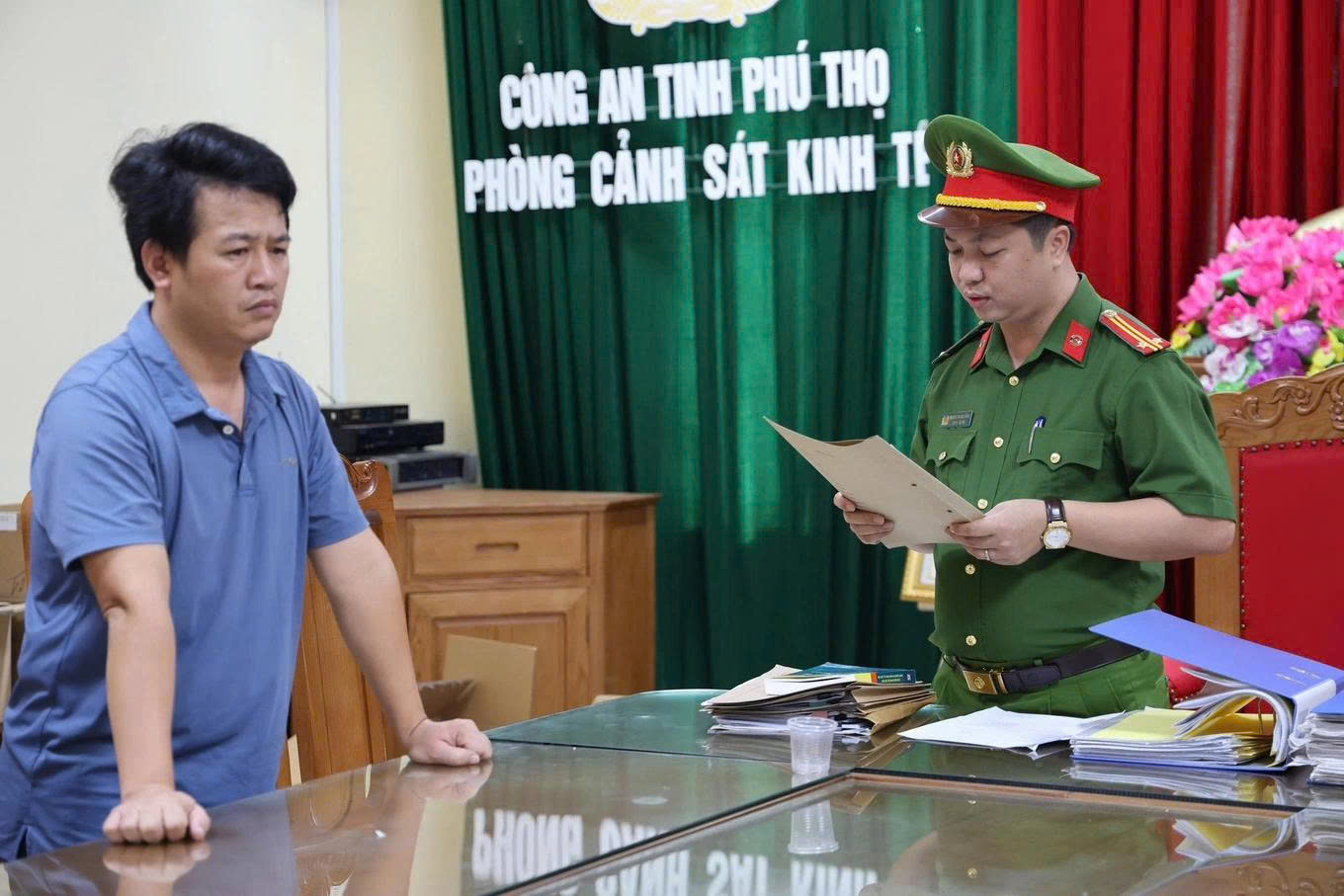 Khởi tố giám đốc công ty sản xuất bình chữa cháy giả