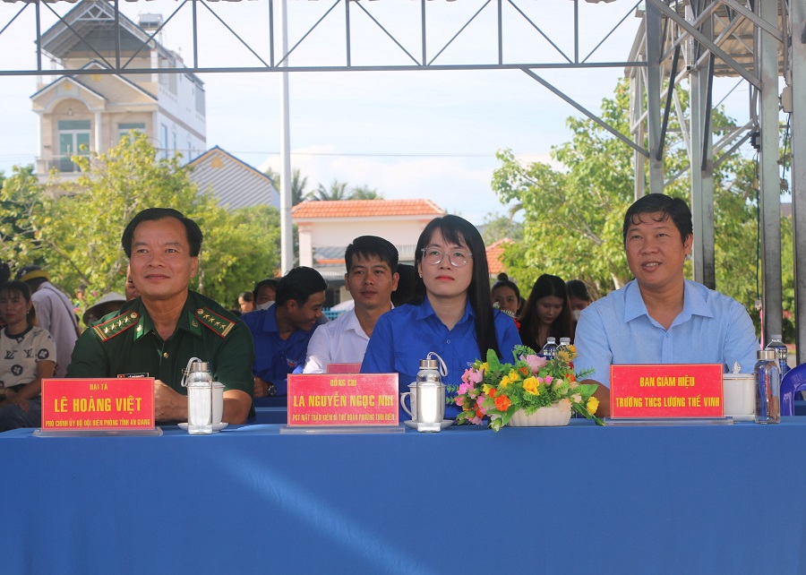 Đại biểu tham dự chương trình