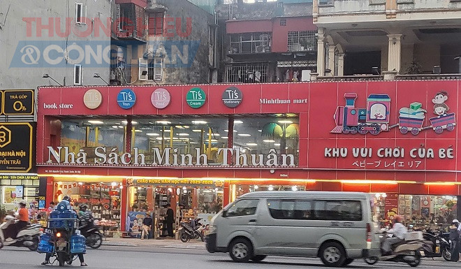 Nhà sách Minh Thuận bày bán nhiều hàng hóa nước ngoài không tem nhãn phụ tiếng Việt