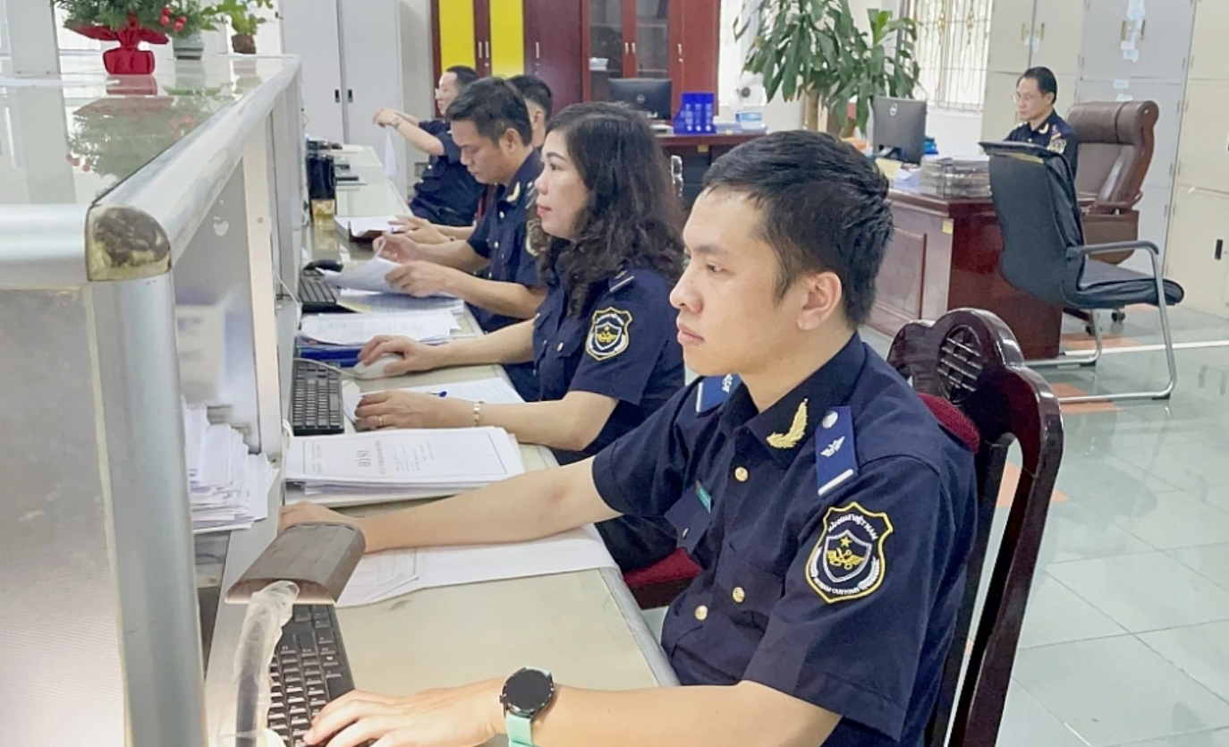 Hoạt động nghiệp vụ của công chức Hải quan khu vực II. Ảnh: KT Hoạt động nghiệp vụ của công chức Hải quan khu vực II. Ảnh: KT
