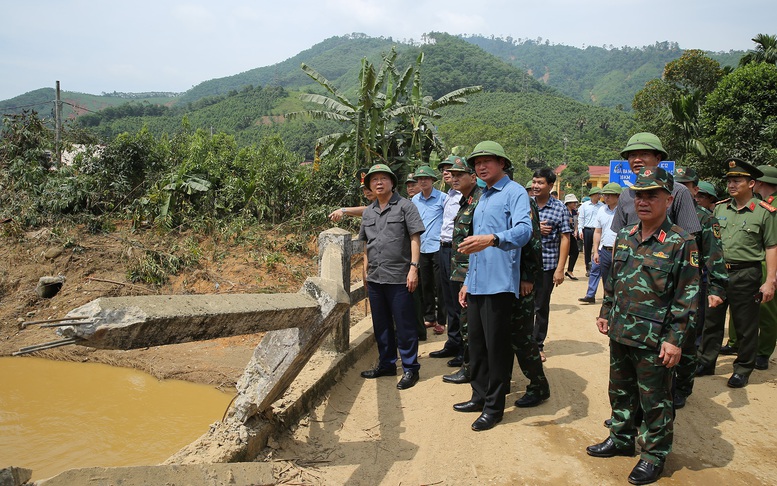 Phó Thủ tướng Trần Hồng Hà kiểm tra công tác khắc phục hậu quả bão số 10, chuẩn bị ứng phó với bão số 11 tại tỉnh Lào Cai