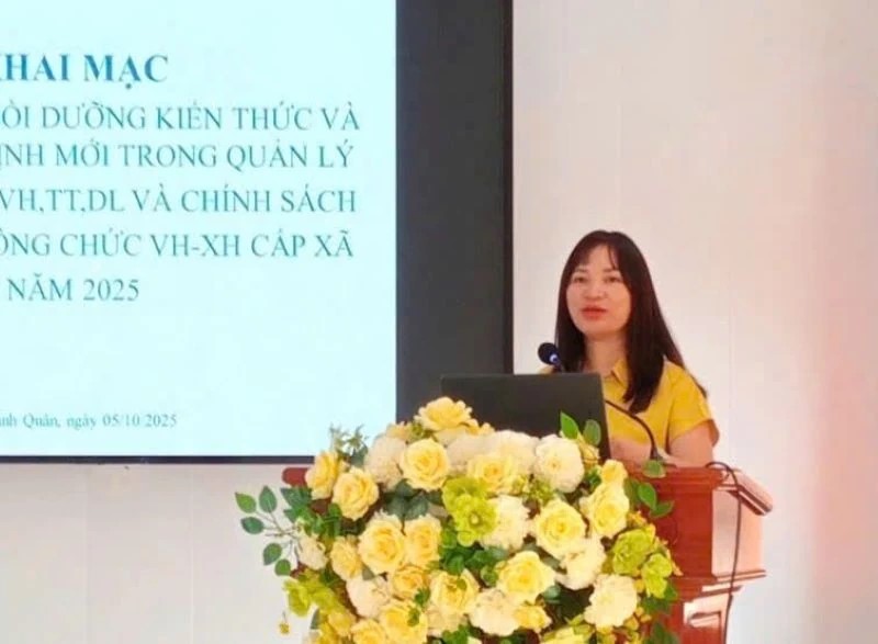 Giảng viên Trường Đại học Văn hóa, Thể thao và Du lịch Thanh Hóa truyền đạt các nội dung tại hội nghị.