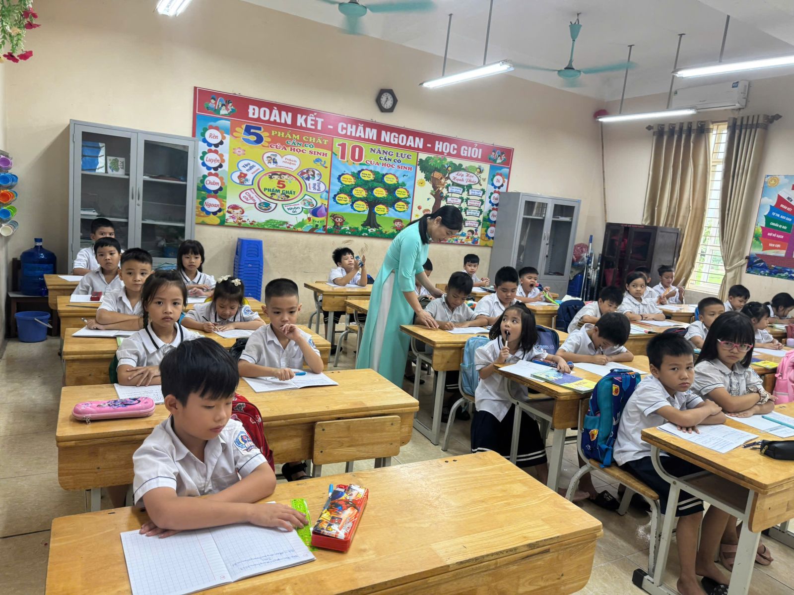 Một tiết học của cô trò Trường Tiểu học Chu Minh (xã Quảng Oai, Hà Nội): Ảnh: Trường Tiểu học Chu Minh