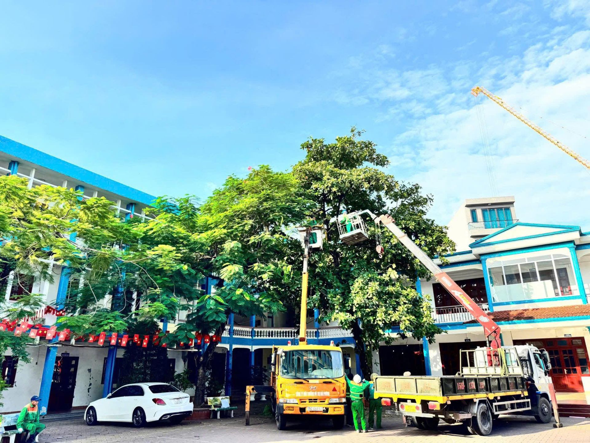 Nhiều trường học tại Hải Phòng thông báo cho học sinh nghỉ học để phòng chống bão số 11