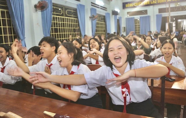 Rất đông thiếu nhi hào hứng tham gia Chương trình nghệ thuật 