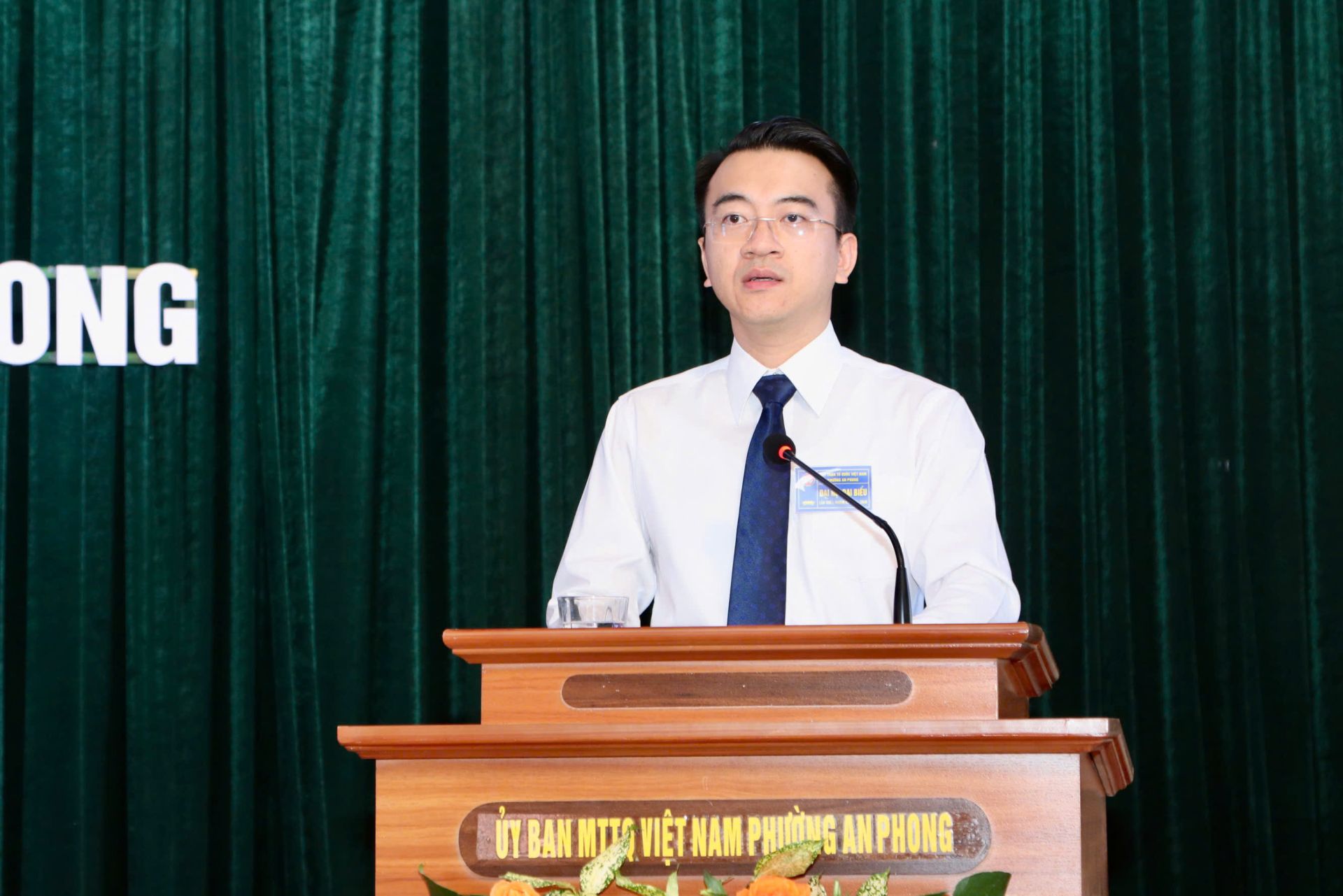 Đồng chí Lê Khắc Nguyên Anh, Bí thư Đảng ủy, Chủ tịch HĐND phường phát biểu.