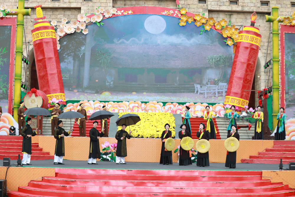 Trình diễn quan họ tại Khu du lịch tâm linh-sinh thái Tây Yên Tử.