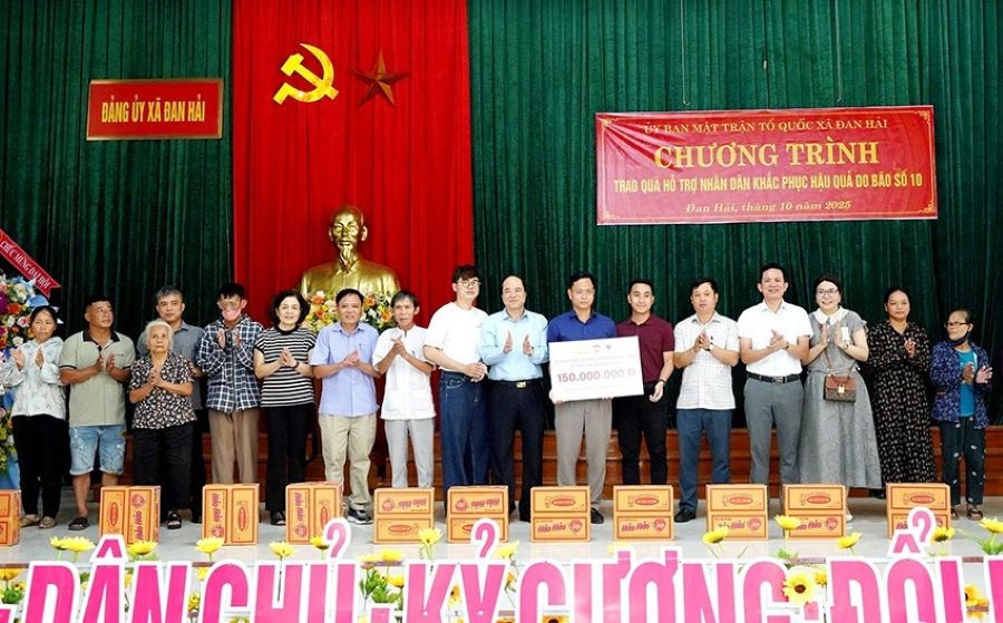 Hội Người cao tuổi Việt Nam trao 200 suất quà cho các hoàn cảnh khó khăn thiệt hại do bão số 10