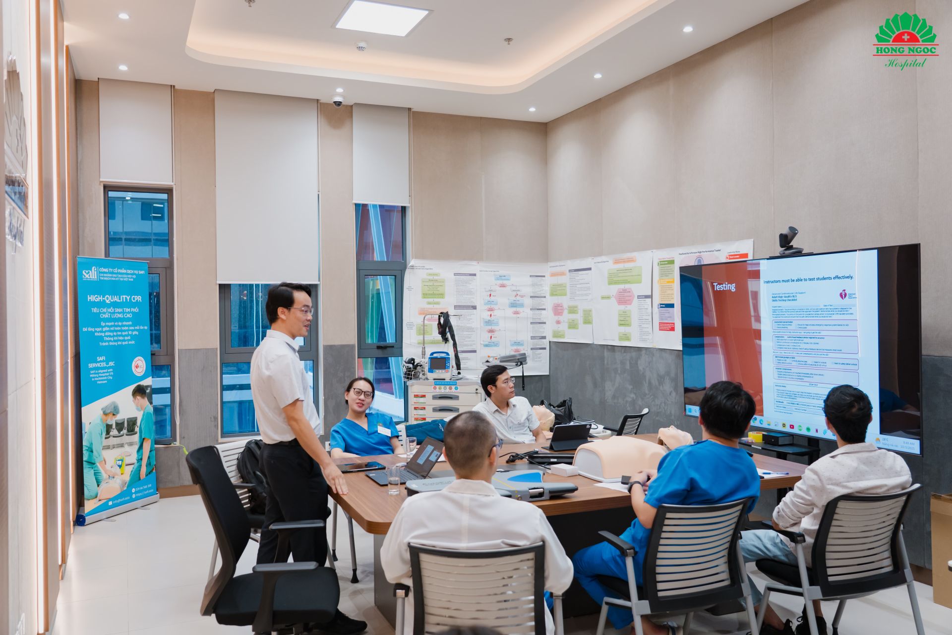 Nâng cao năng lực cấp cứu nội viện: Hồng Ngọc triển khai Khóa đào tạo giảng viên Hồi sinh tim phổi nâng cao ACLS tiêu chuẩn Hoa Kỳ