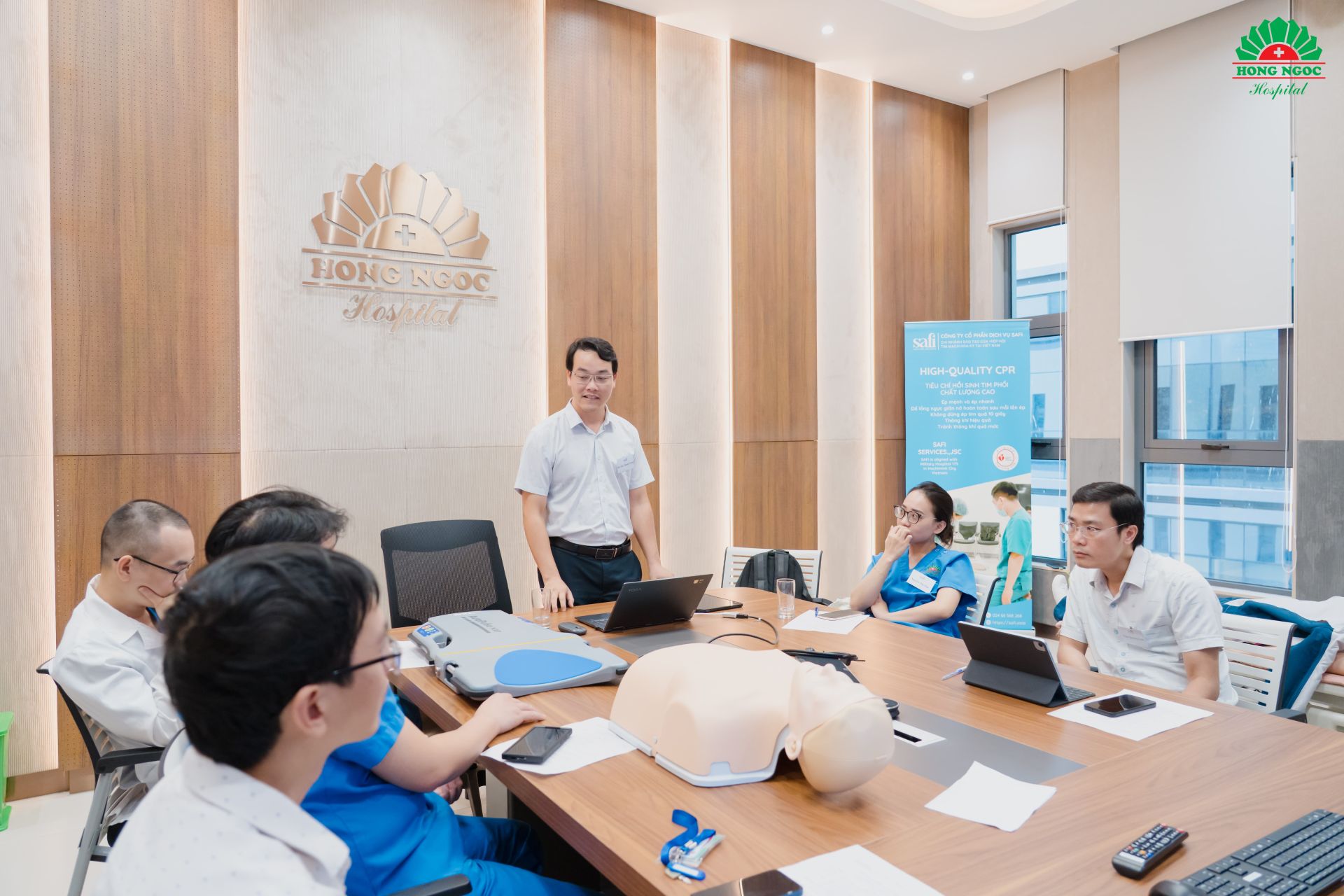 Đội ngũ bác sĩ Hồng Ngọc tham gia buổi đào tạo trực tiếp với đơn vị được ủy quyền từ Hiệp hội tim mạch Hoa Kỳ