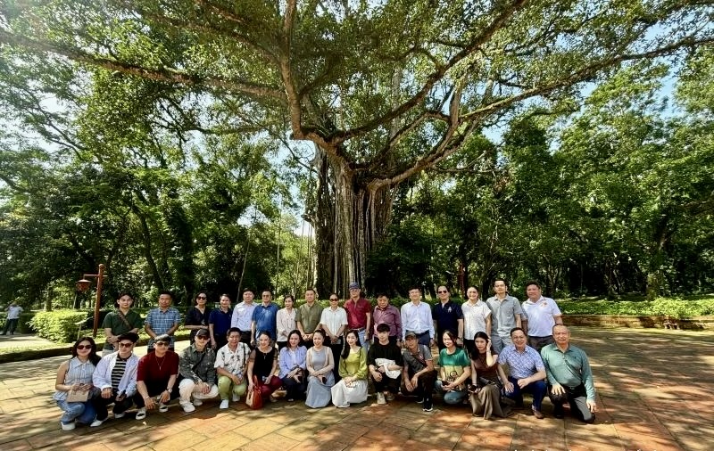 Đoàn đại biểu Lào tham quan Khu Di tích Quốc gia đặc biệt Lam Kinh