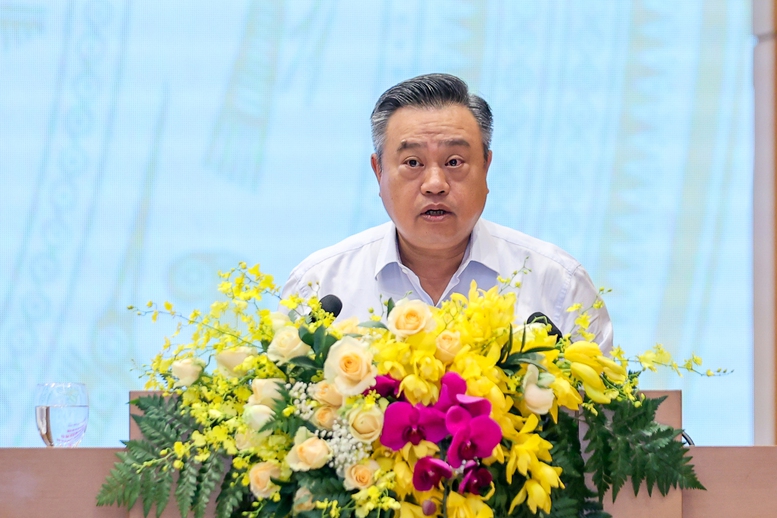 Chủ tịch UBND thành phố Hà Nội Trần Sỹ Thanh thay mặt thành phố Hà Nội bày tỏ sự thống nhất và biểu thị tinh thần quyết tâm cao nhất, nhiệt liệt hưởng ứng phong trào thi đua cao điểm mà Thủ tướng Chính phủ vừa phát động - Ảnh: VGP/Nhật Bắc