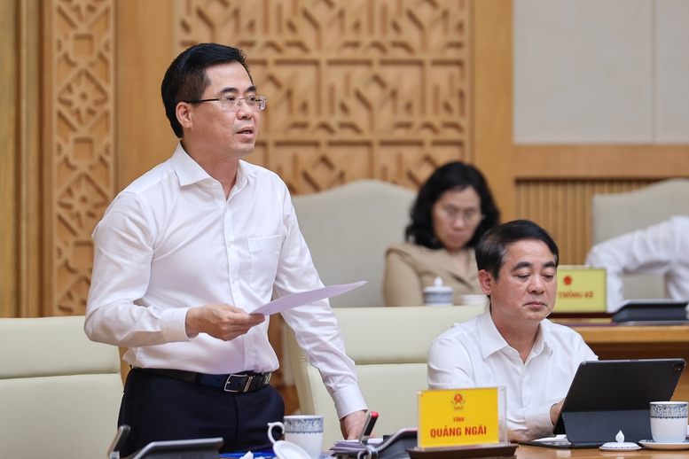 Đại diện tỉnh Quảng Ngãi báo cáo tại Hội nghị - Ảnh: VGP/Nhật Bắc