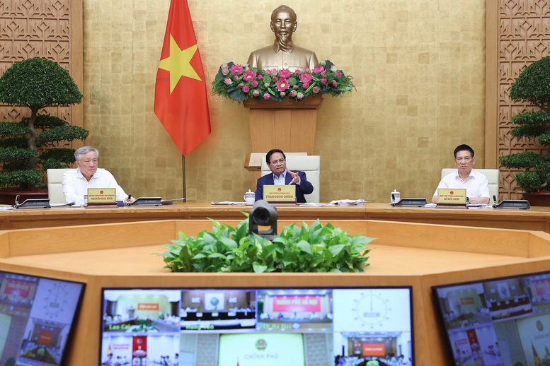 Thủ tướng chỉ rõ những hạn chế, bất cập bên cạnh kết quả đạt được - Ảnh: VGP/Nhật Bắc