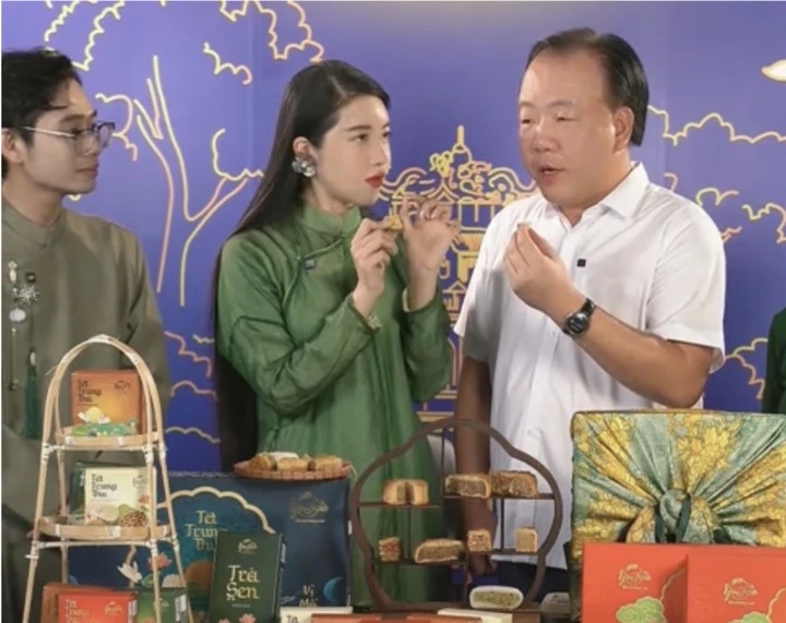 Cục trưởng Quản lý thị trường “lên sóng” livestream bán bánh Trung thu gây sốt cộng đồng mạng