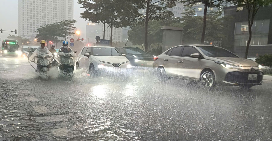 Bão số 11 Matmo tiến vào Vịnh Bắc Bộ, Bắc Bộ và Thanh Hóa mưa lớn kéo dài