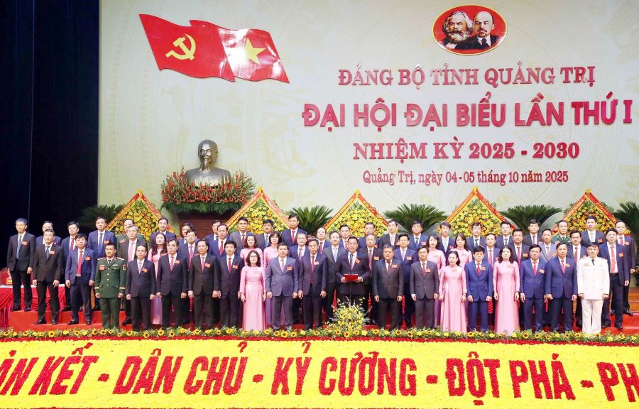 Ban Chấp hành Đảng bộ tỉnh Quảng Trị khóa I, nhiệm kỳ 2025 - 2030 ra mắt nhận nhiệm vụ.