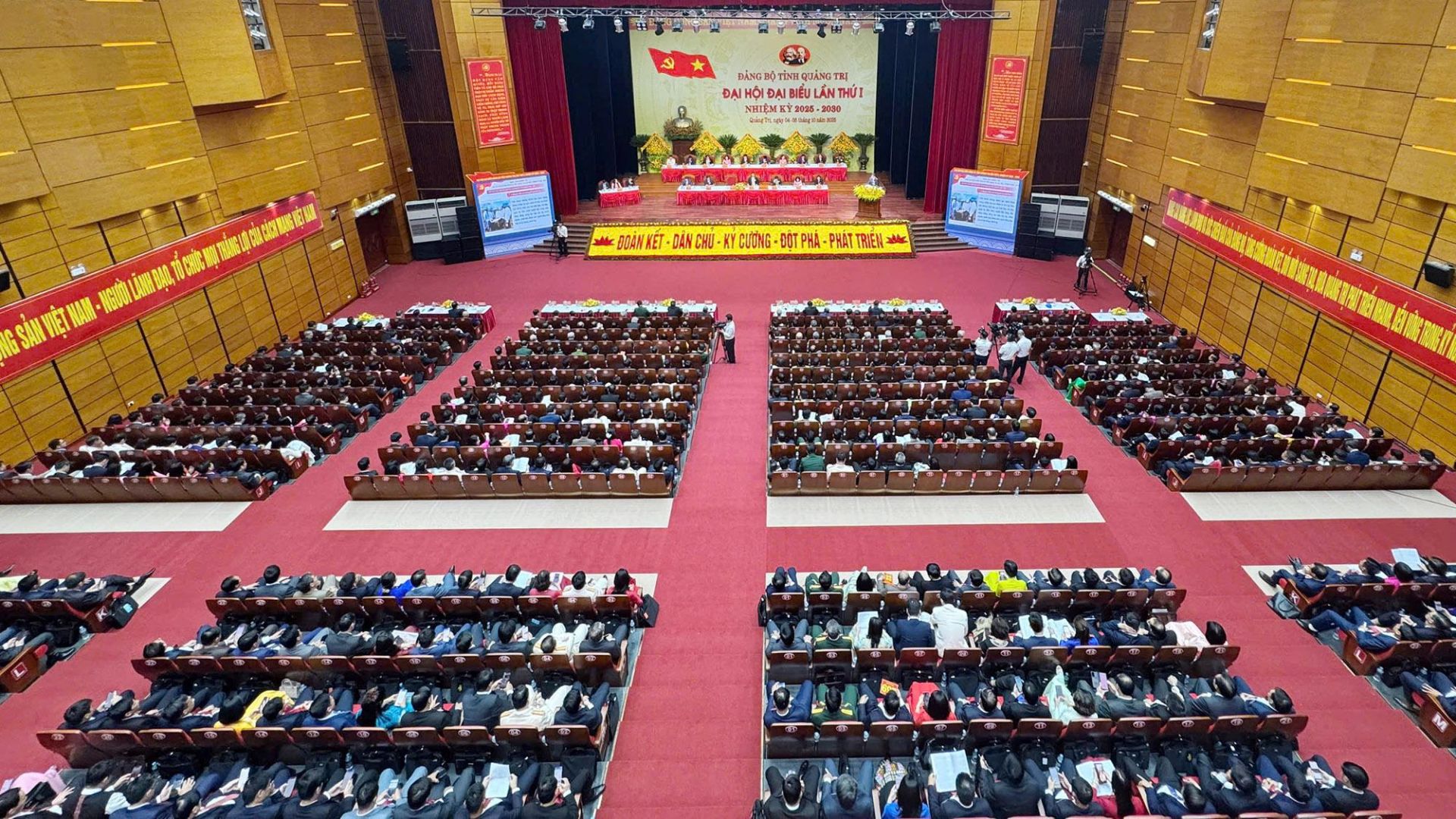 Toàn cảnh Đại hội.