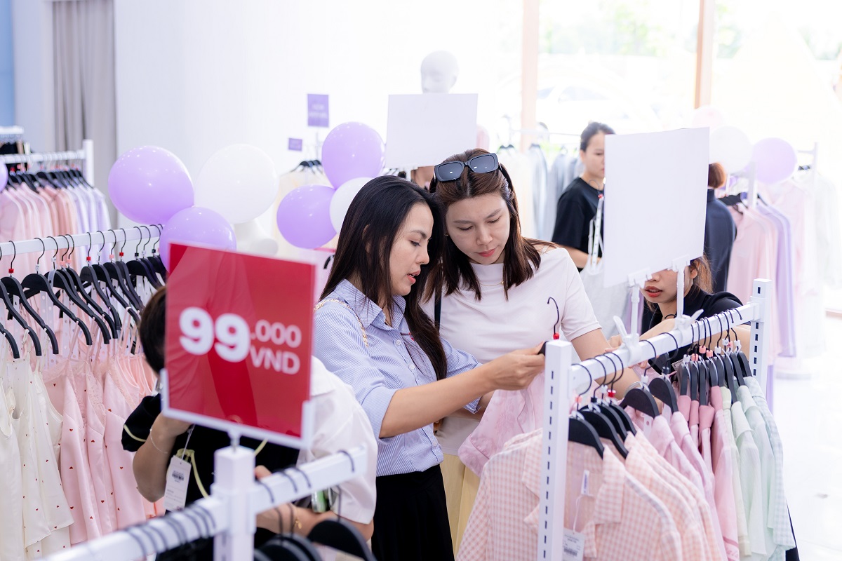 Các gian hàng ẩm thực được bố trí khoa học tại tất cả các tầng của TTTM.