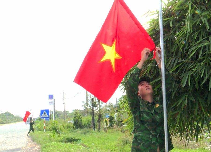 Chi đoàn Đồn Biên phòng Cửa khẩu Quốc tế Mộc Bài ra quân thực hiện công trình thanh niên