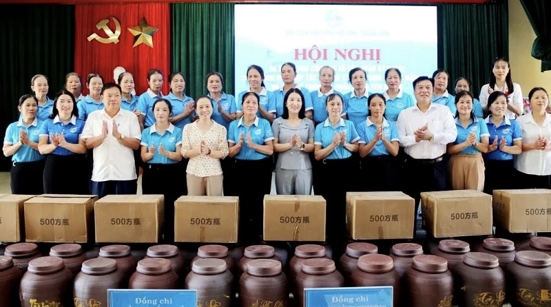 Ra mắt và tập huấn mô hình HTX sản xuất và kinh doanh mắm tép do phụ nữ tham gia quản lý