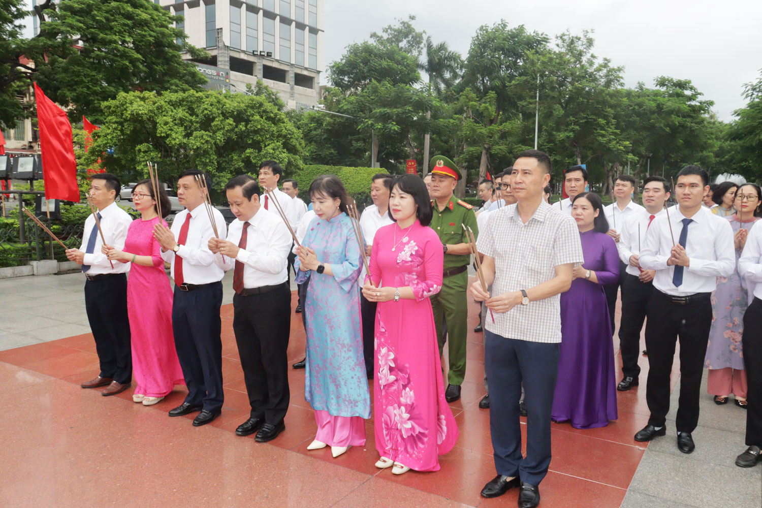 Dâng hương Kỷ niệm 1984 năm Ngày Nữ tướng Lê Chân thắng trận
