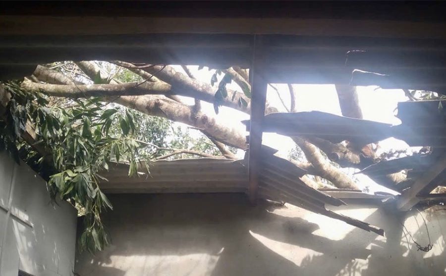 Hà Tĩnh: Lốc xoáy khiến nhiều nhà dân ở xã miền núi bị tốc mái