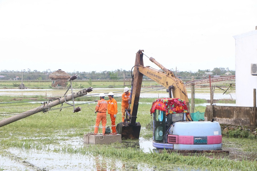 khẩn trương khắc phục sự cố, khôi phục cấp điện trong thời gian sớm nhất.