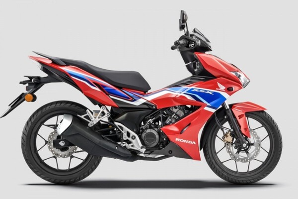 Trong tháng 10 này, mẫu xe côn tay Honda Winner R được chào bán với mức giá tại đại lý chỉ cao hơn giá niêm yết vài trăm nghìn đồng