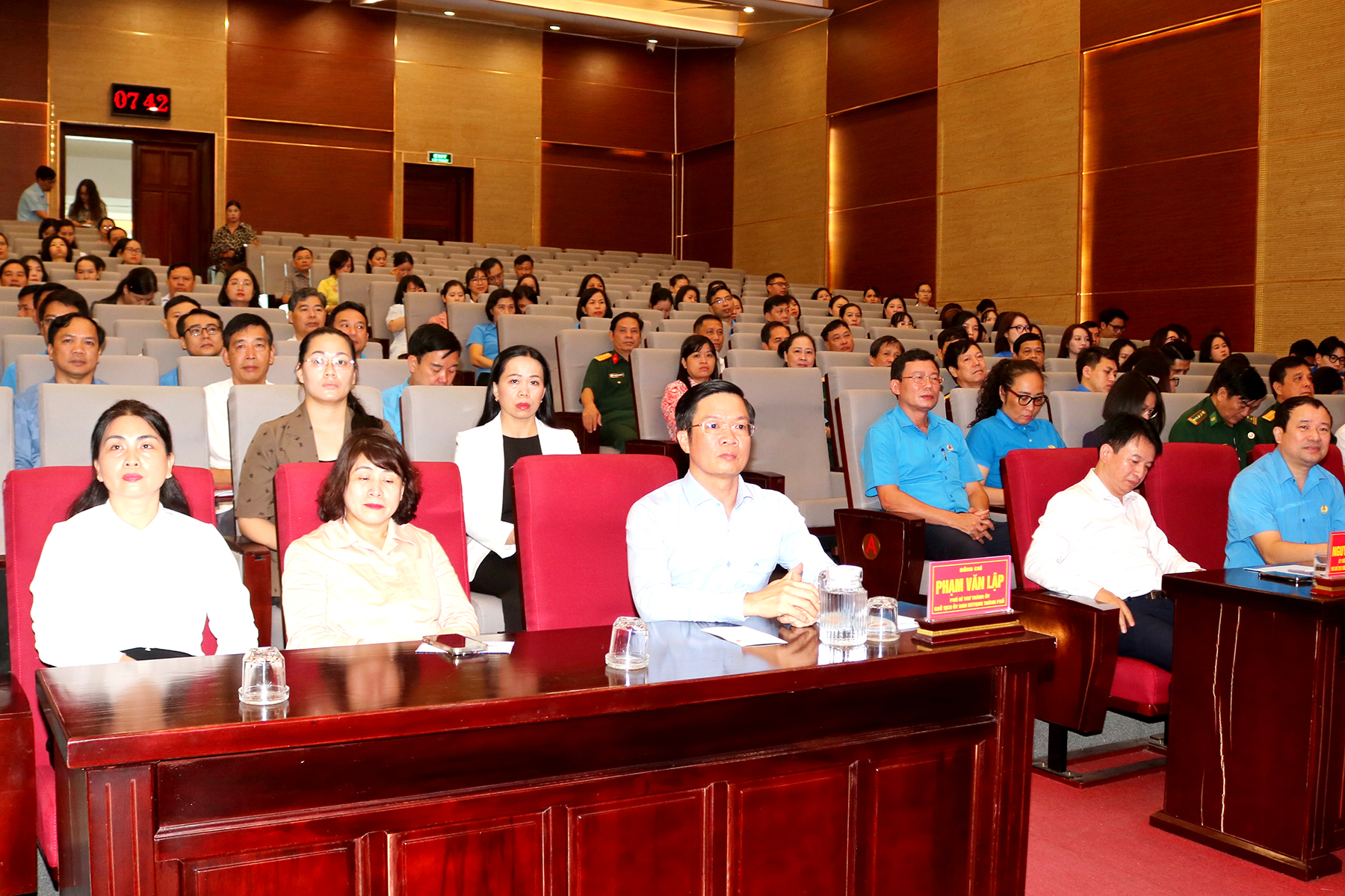 Các đại biểu dự Hội nghị phát động.