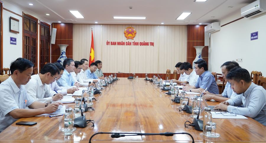 Toàn cảnh buổi làm việc.