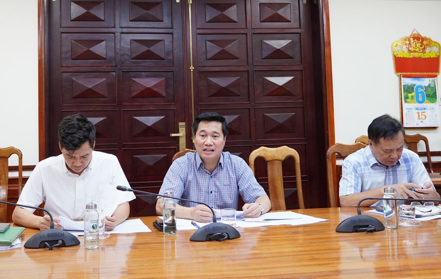 Thứ trưởng Bộ Xây dựng Nguyễn Tường Văn phát biểu tại buổi làm việc.