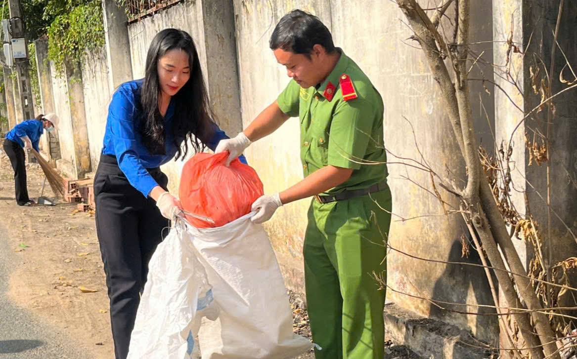 Tây Ninh đồng loạt ra quân vệ sinh môi trường chào mừng Đại hội Đảng bộ lần thứ I