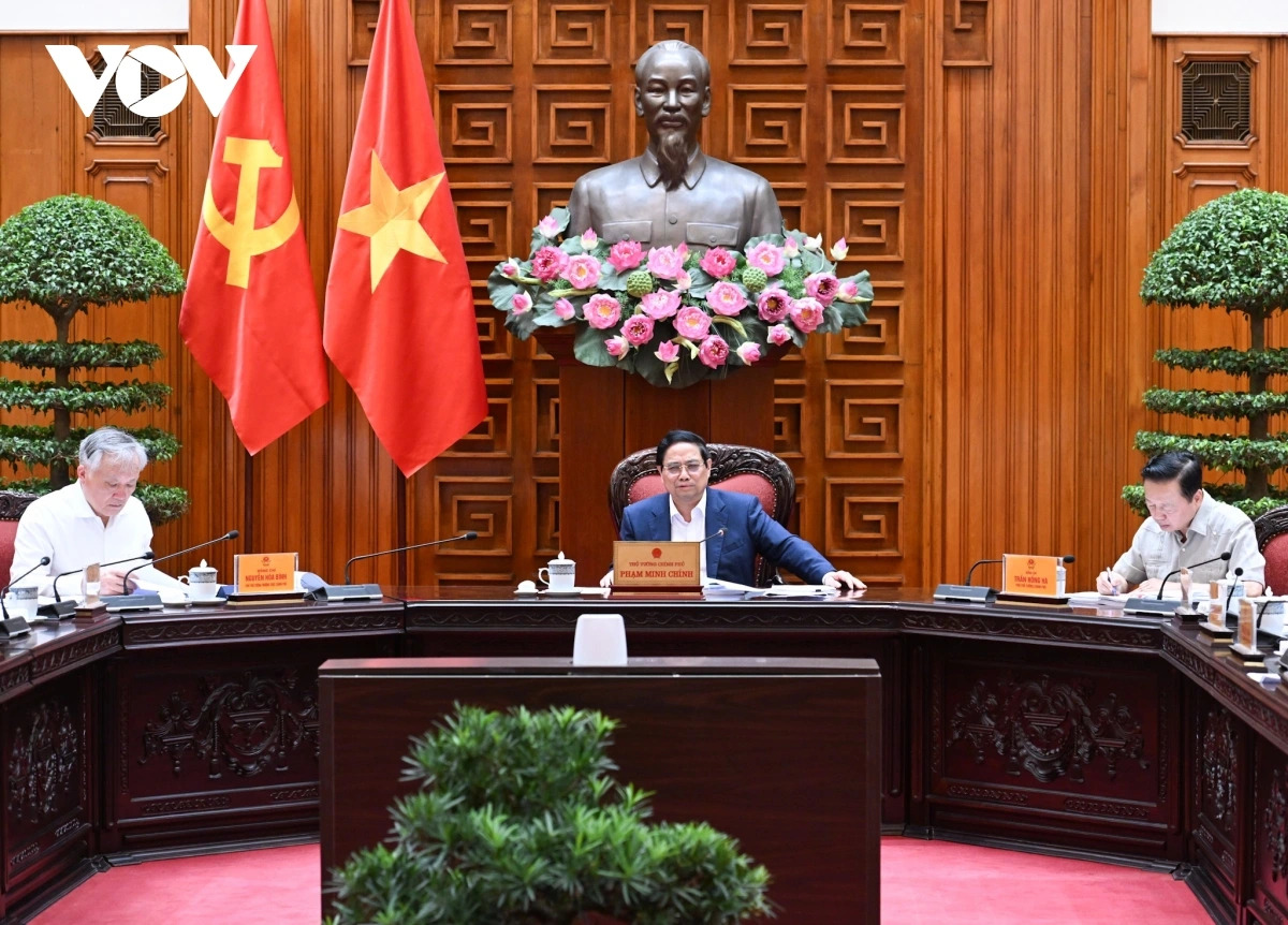 Thủ tướng: Đảm bảo khám chữa bệnh cho nhân dân, đảm bảo học sinh được đến trường