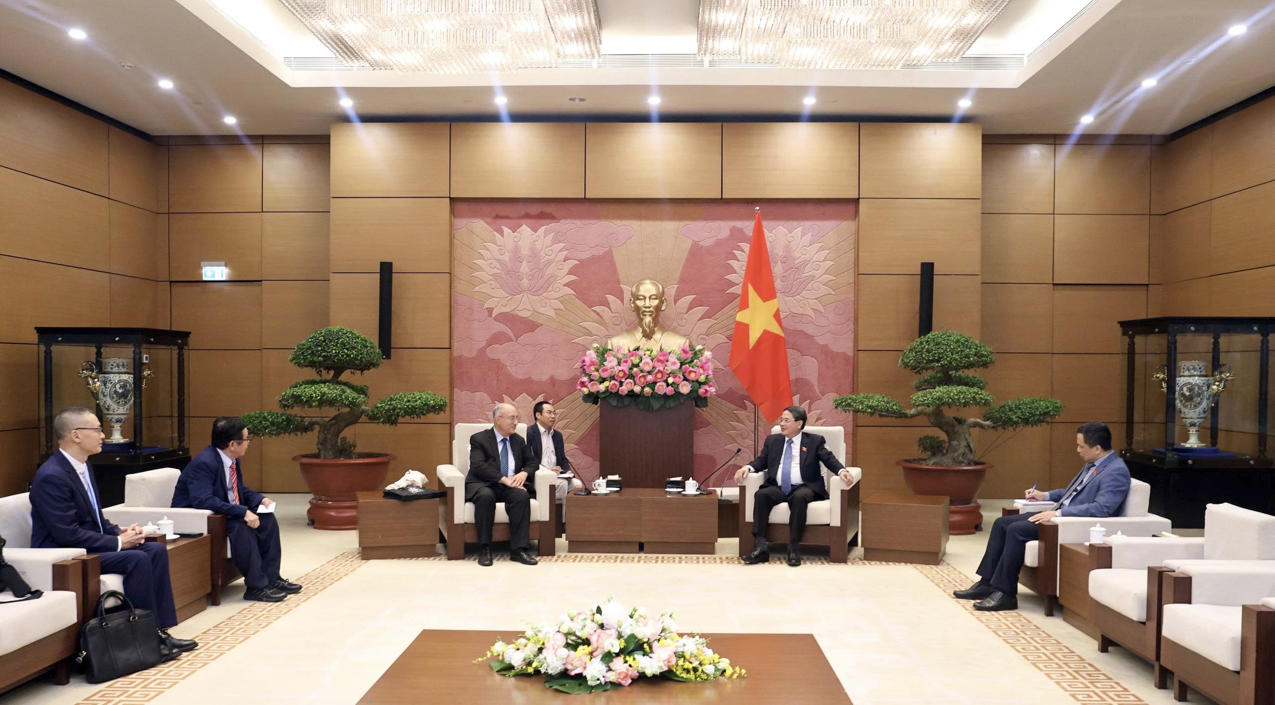 Quang cảnh cuộc tiếp