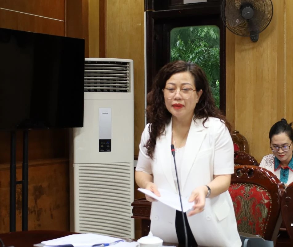 Đồng chí Vương Thị Hải Yến, Phó Giám đốc Sở Văn hóa, Thể thao và Du lịch phát biểu tại hội nghị.