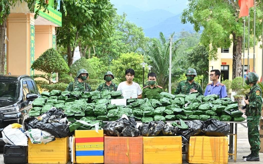 Thủ tướng khen Bộ đội Biên phòng và Công an triệt phá đường dây ma túy lớn