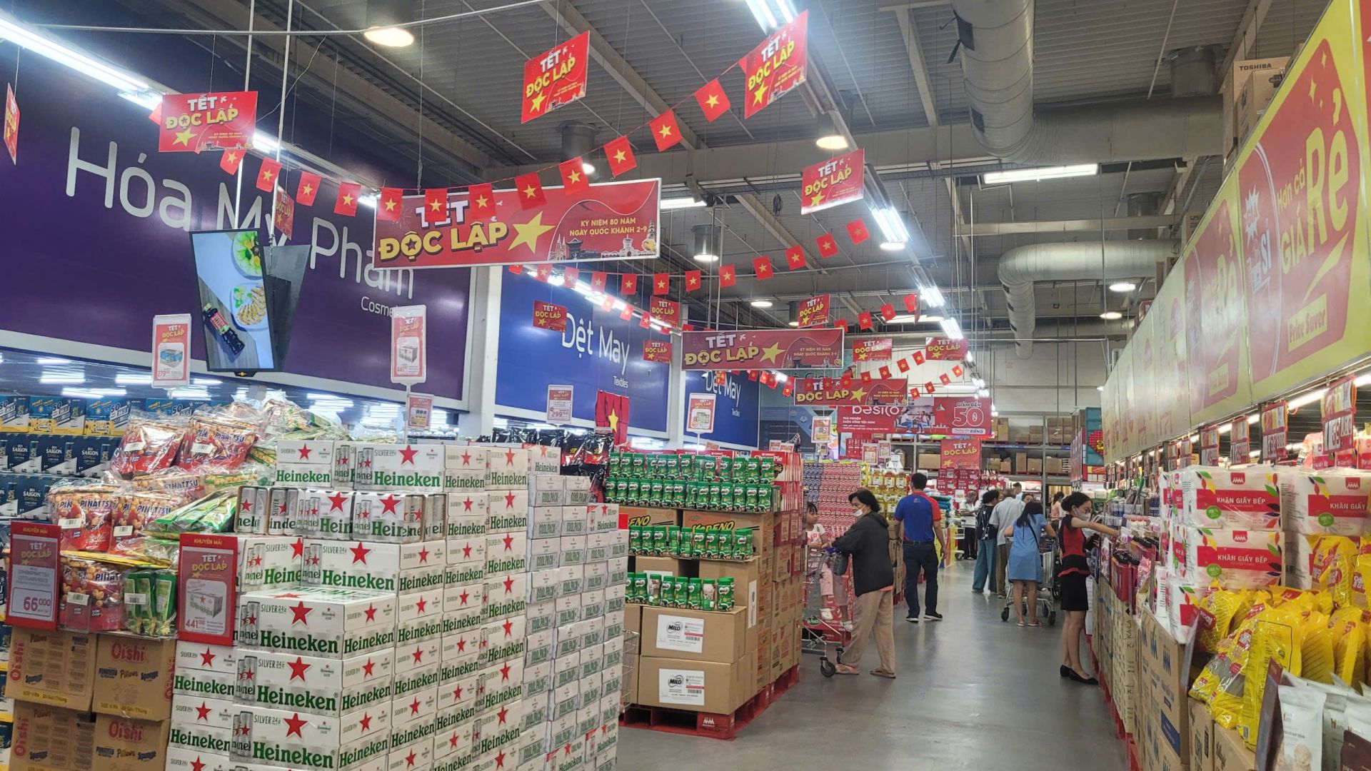 TP. HCM: Sức mua các mặt hàng thiết yếu tăng mạnh