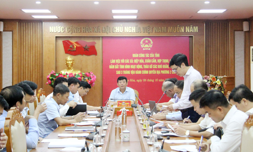 Quang cảnh buổi làm việc.