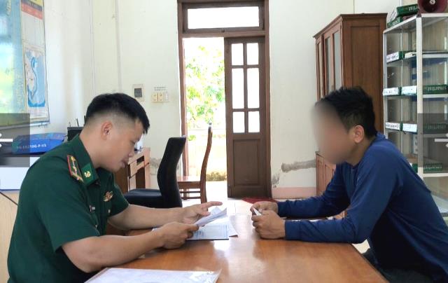 BĐBP l&agrave;m việc với chủ t&agrave;u vi phạm