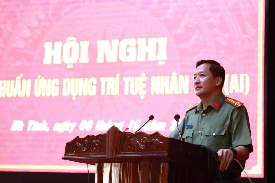 Thượng tá Nguyễn Quốc Hùng, Phó Giám đốc Công an tỉnh Hà Tĩnh phát biểu tại hội nghị.