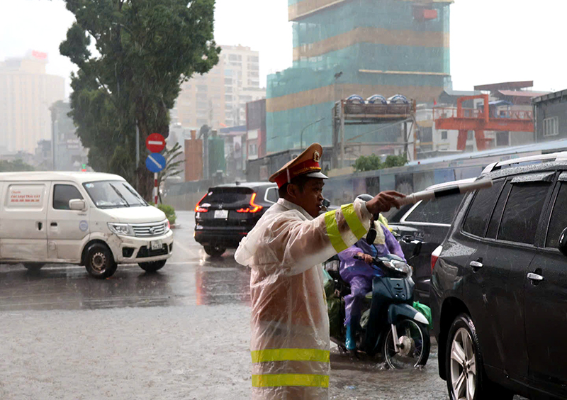 Hà Nội: Khuyến cáo người dân chủ động lựa chọn tuyến đường di chuyển phù hợp