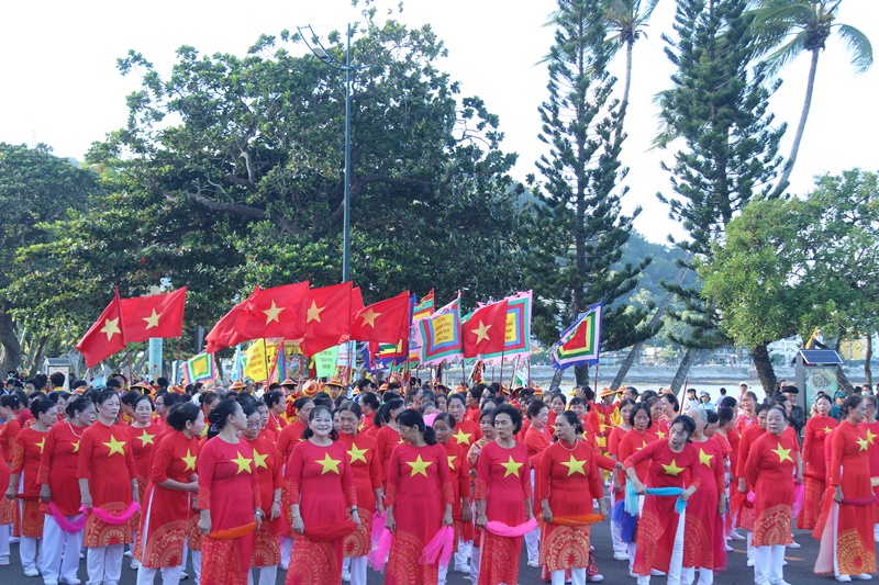 Lễ hội rợp cờ tổ quốc và cờ ngũ sắc